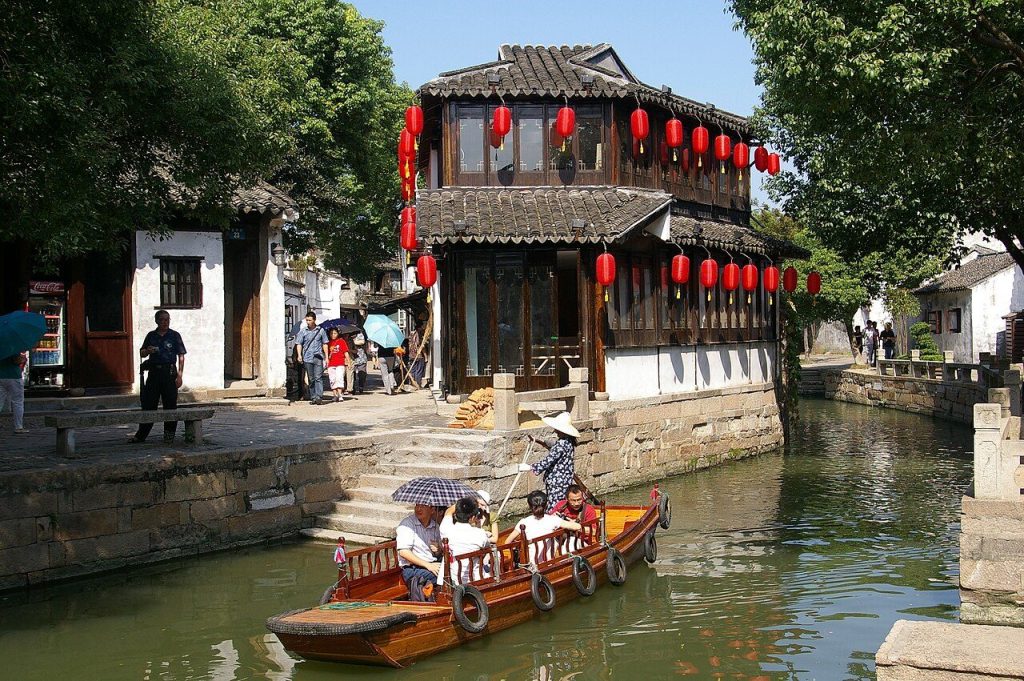 Travel guide photo for Water Towns Near Shanghai: Choosing Between Zhujiajiao, Tongli, Wuzhen and Zhouzhuang