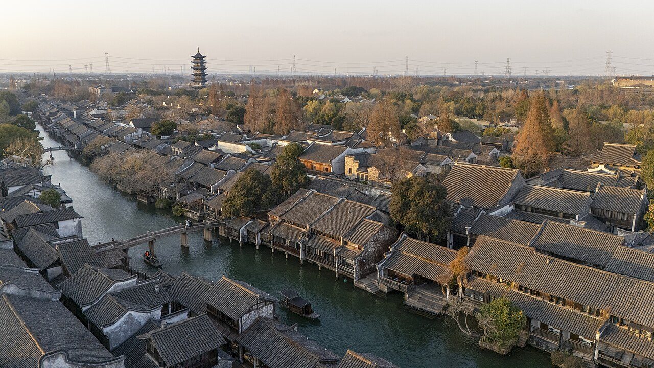 Water Towns Near Shanghai: Choosing Between Zhujiajiao, Tongli, Wuzhen and Zhouzhuang scenery
