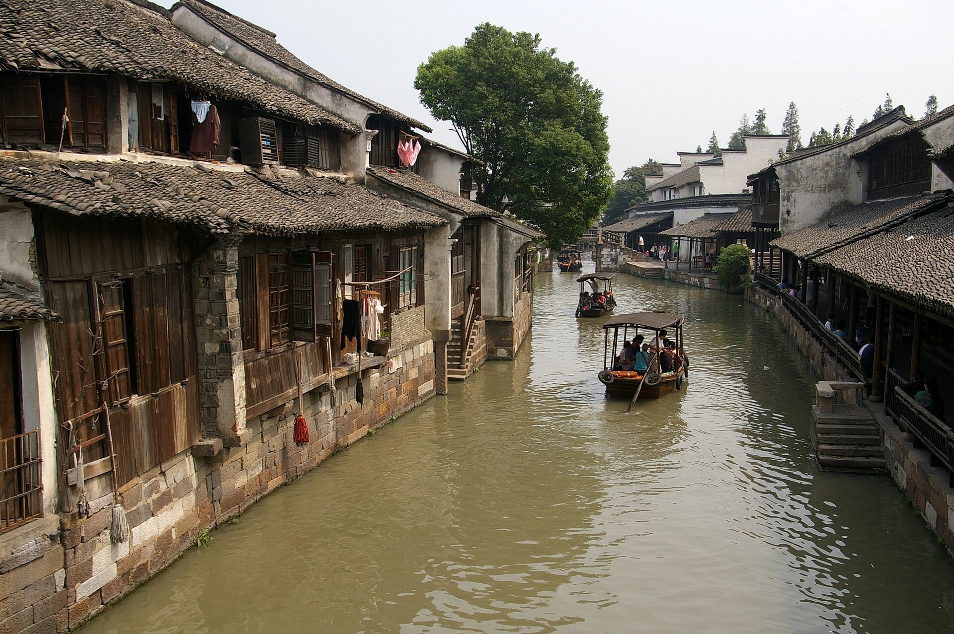 Water Towns Near Shanghai: Choosing Between Zhujiajiao, Tongli, Wuzhen and Zhouzhuang transport and landscape