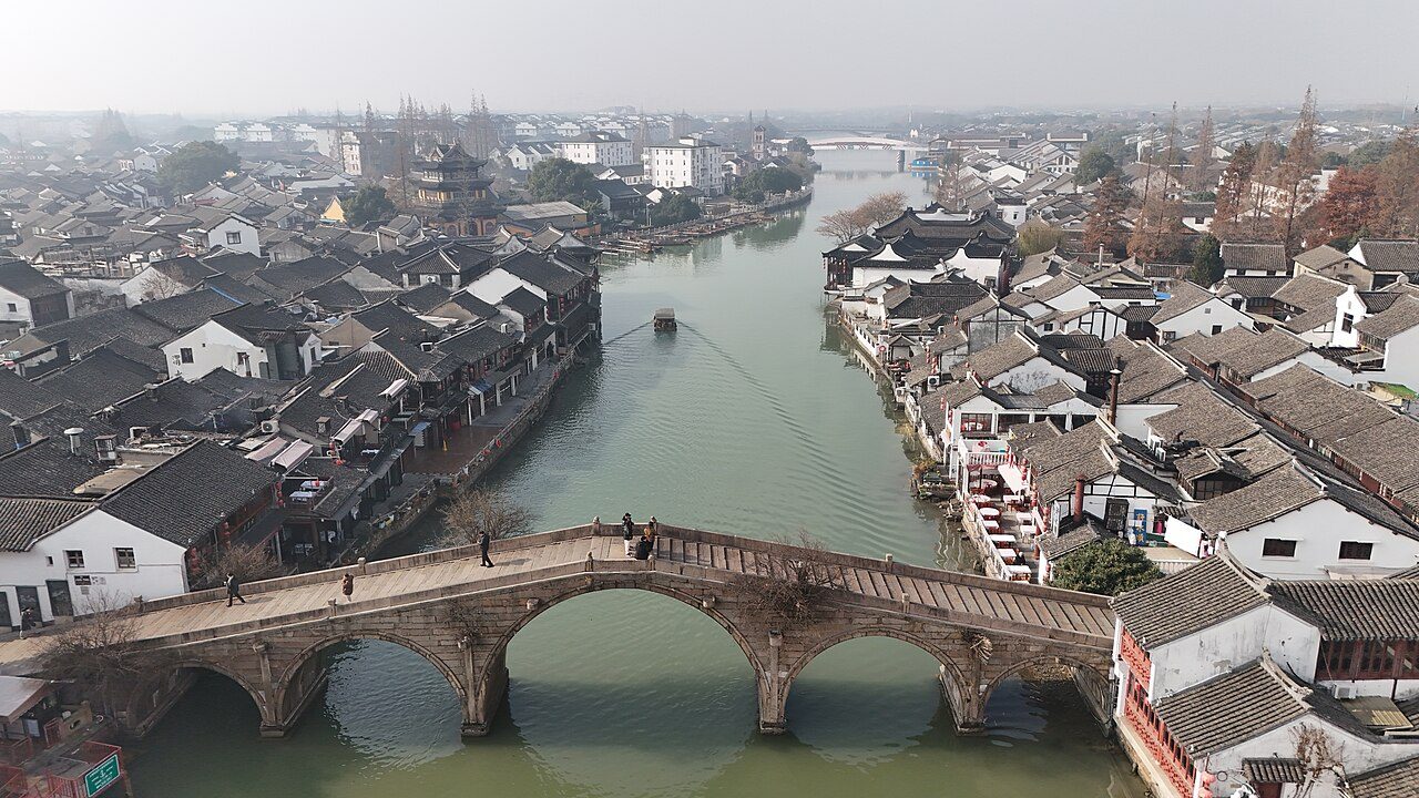 Shanghai in 3 Days: Art Deco Bund, French Concession and Water Towns transport and landscape