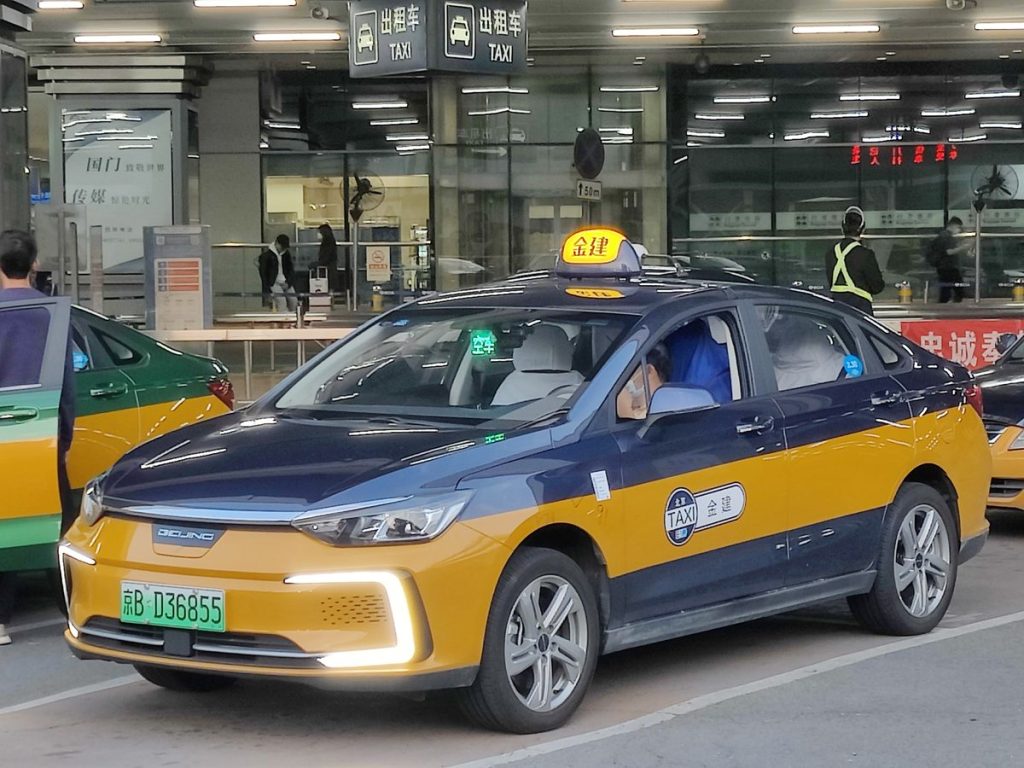 Common Tourist Scams in China: How to Spot Overpriced Taxis, Tea House Traps, and Souvenir Schemes