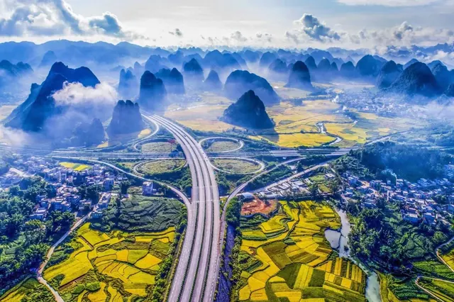 Guilin Karst Mountains and Li River Cruise in Guangxi
